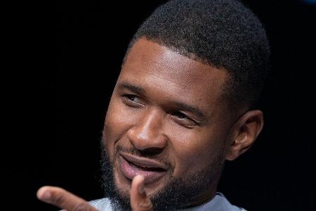 Usher hat das erste Foto seines neugeborenen Sohnes veröffentlicht. Usher hat das erste Foto seines neugeborenen Sohnes veröffentlicht.