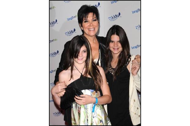 Auf früheren Bildern ist Kylie kaum wiederzuerkennen. Hier sieht man sie mit ihrer Mutter Kris und ihrer älteren Schwester K...