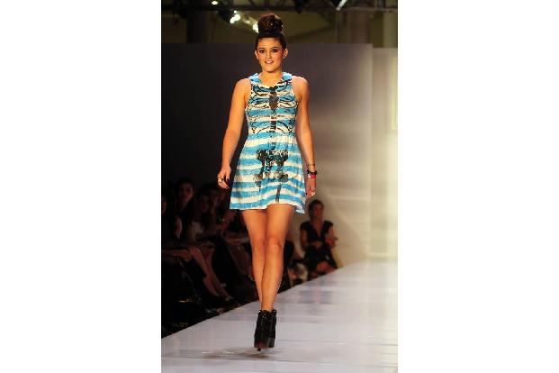 ...lief Kylie bei der New York Fashion Week über den Runway. Medien kritisierten den Einsatz von Models unter 16 Jahren dama...