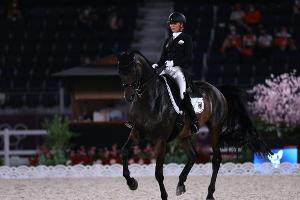 Von Bredow-Werndl holt auch Gold in der Einzel-Dressur