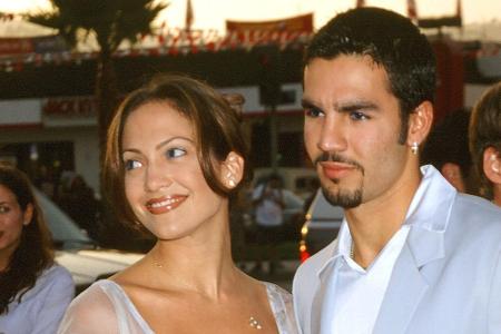 Von 1997 bis 1998 war J.Lo mit Schauspieler Ojani Noa verheiratet. Ihre Ehe zerbrach nach nur elf Monaten. Die Musikerin ler...