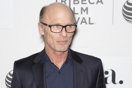 Auch Charakterkopf Ed Harris trägt seine Platte seit Jahrzehnten mit Würde.