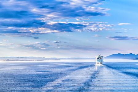 Dreckschleuder Kreuzfahrtschiff fährt davon getty images.jpg