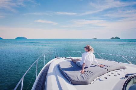 Individualisten Frau vorne an Deck getty images.jpg