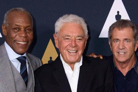 Danny Glover, Richard Donner und Mel Gibson (v.l.n.r.) 2017 in Beverly Hills