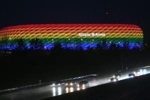 Doch noch der Regenbogen: FC Bayern erleuchtet Arena