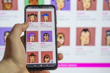 CryptoPunks, eigentlich nur verpixelte Konterfeis zum Sammeln, werden jetzt teuer verkauft.