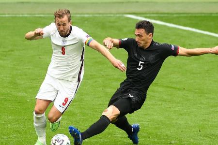 In seiner ersten Enttäuschung über das Achtelfinal-Aus ließ Hummels die Frage offen, ob er weitermachen wird. Es ist aber ge...