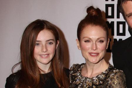 Liv Freundlich (17, l.) ist das Ebenbild ihrer berühmten Mutter Julianne Moore (58)! Alles passt: die Nase, die Lippen, die ...