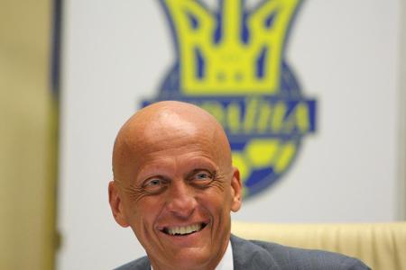 Eine der berühmtesten Glatzen hat der sechsmalige Welt-Schiedsrichter des Jahres, Pierluigi Collina. Das ist jedoch ein beso...
