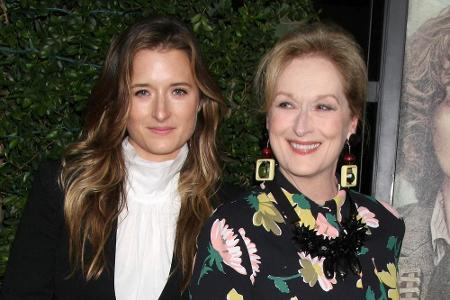 ...sondern auch ihre jüngere Schwester Grace Gummer (31) ist Meryl Streep (68) wie aus dem Gesicht geschnitten.