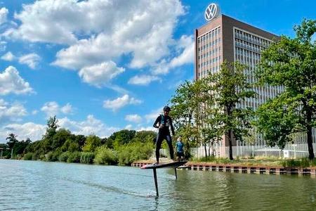 VW-Chef Herbert Diess Audi e-tron foil