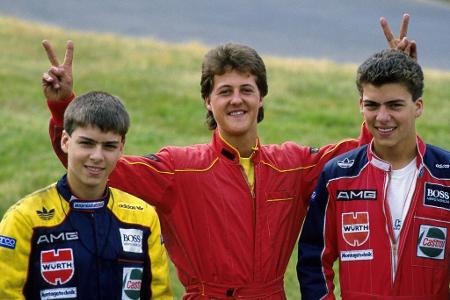 Bereits im Alter von vier Jahren nimmt der junge Michael Schumacher erstmals in einem Kart Platz. Nach ersten Erfolgen auf l...