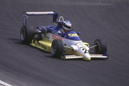 Parallel zu seiner Kart-Laufbahn versucht sich Schumacher ab 1987 auch im Formel-Sport. 1988 reicht es in der Formel Ford zu...