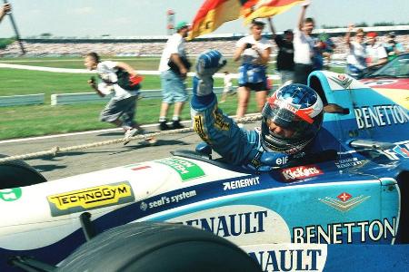 Die Saison 1995 läuft für den Weltmeister aus Deutschland wie am Schnürchen. Schumacher gewinnt neun von 17 Rennen und wird ...