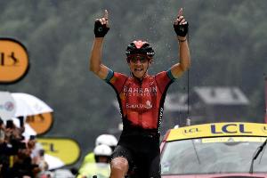 Teuns gewinnt erste Alpen-Etappe - Pogacar in Gelb