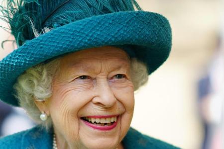 England in heller Vorfreude: Die Queen und Premier Johnson wünschen Glück