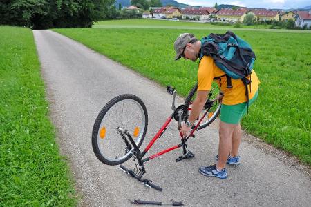 nützlich zubehör radtour luftpumpe
