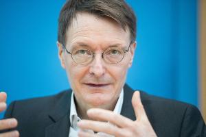 Lauterbach erneuert Kritik: UEFA für Corona-Tote verantwortlich