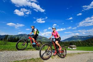 Ankommen mit dem perfekten Abschlag: Der Kitzbüheler Sommer ruft