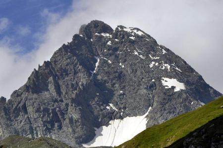 Der Großglockner ist mit 3798 Metern der höchste Berg Österreichs. Nicht nur bei Bergsteigern ist die Erhebung in den Hohen ...