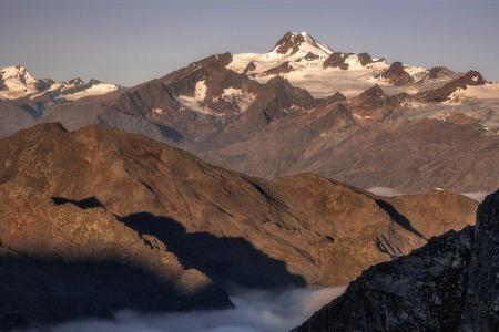 Die Wildspitze ist mit 3768 der höchste Berg der Ötztaler Alpen und Tirol in Personalunion. Die Wildspitze besteht eigentlic...