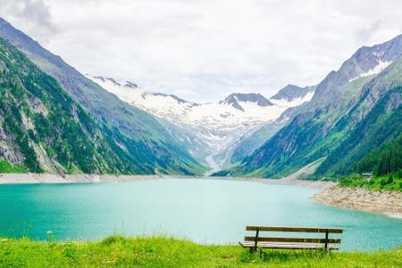 Auch in den Zillertaleralpen können Urlauber gut entspannen. Vom Schlegeis-Stausee haben Touristen einen schönen Blick auf d...