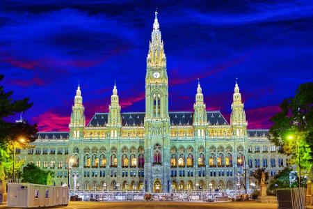 Bei Nacht eine wahre Schönheit. Das Rathaus von Wien kann sich sehen lassen.