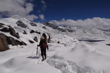 Durch den Himalaya in Bhutan führt auf gut 5.000 Metern Höhe der Snowman Trek. Circa 25 Tage dauert die Wanderung, die elf s...