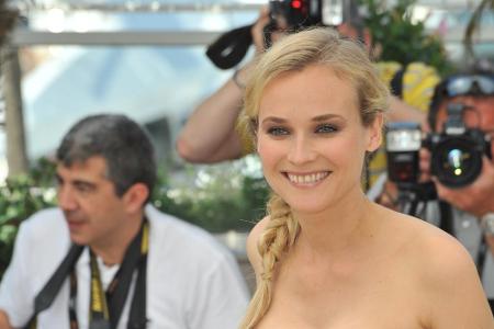 Kein Wunder also, dass sich die manchmal eher unnahbar wirkende Blondine ein breites Grinsen in Cannes kaum verkneifen konnt...