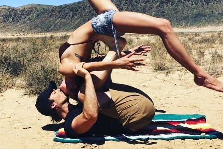 Auch für Paare geeignet: Ian Somerhalder und seine Ehefrau Nikki Reed üben oft gemeinsam Yoga