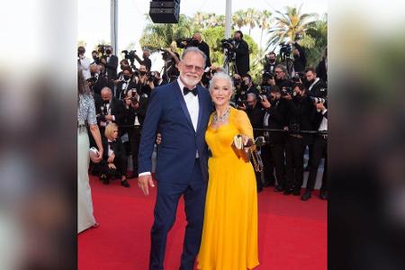 Und auch die britische Oscarpreisträgerin Helen Mirren (75) fiel in ihrem kanariengelben Kleid auf. Sie erschien mit ihrem E...