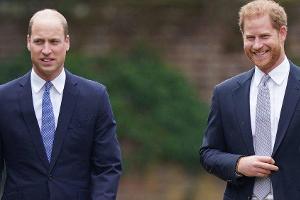 Prinz William und Bruder Harry zeigen sich Seite an Seite