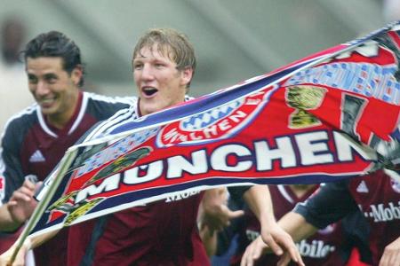 Beim ersten Mal ist es immer am schönsten: Schon in seiner ersten Saison bei den Profis holte Schweinsteiger im Jahr 2003 di...