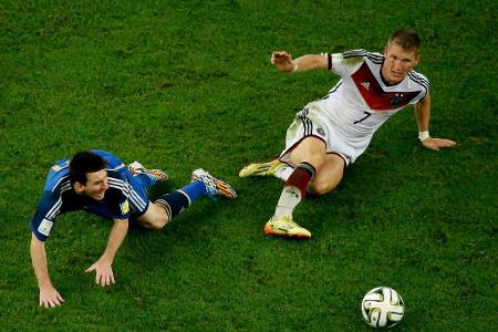 Da griff Schweinsteiger nämlich auch mit der Nationalmannschaft nach den Sternen - genauer gesagt nach dem vierten Stern. Di...