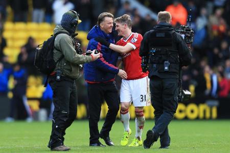 <p>Bei Manchester United traf Schweinsteiger auf seinen alten Trainer Louis van Gaal, dem er so viel zu verdanken hatte. In ...