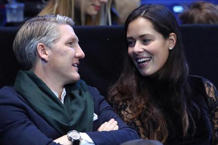 Seit 2016 ist Schweinsteiger mit der ehemaligen Tennisspielerin Ana Ivanovic verheiratet. Gemeinsam lebt das Paar in Chicago...