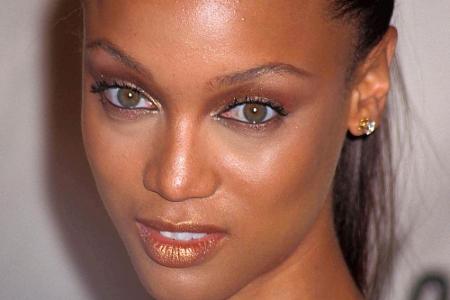 Tyra Banks (47) begann bereits im zarten Alter von 15 Jahren mit dem Modeln. Alleine auf der Paris Fashion Week im Jahr 1991...