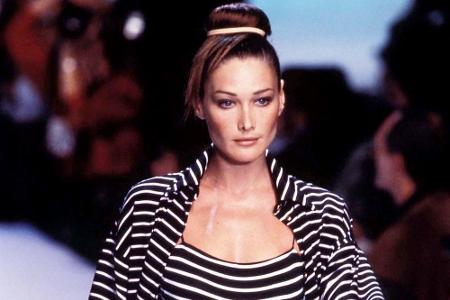 Carla Bruni (53) ist ein echtes Multitalent. Das ehemalige Model ist auch Sängerin. In den 90ern soll sie ein Jahresgehalt v...