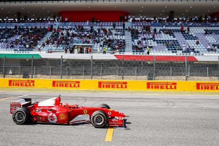 Anlässlich des 1000. Ferrari-Rennens in der Formel 1 geht es in Monza mal wieder nostalgisch zu. Im Weltmeister-Auto seines ...