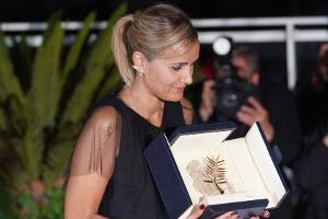 Julia Ducournau räumt Goldene Palme mit Horrorfilm "Titane" ab
