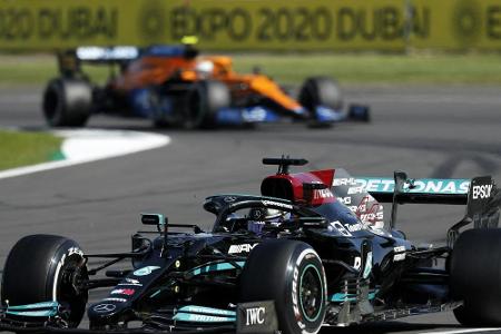 Nach Crash mit Verstappen: Hamilton gewinnt in Silverstone