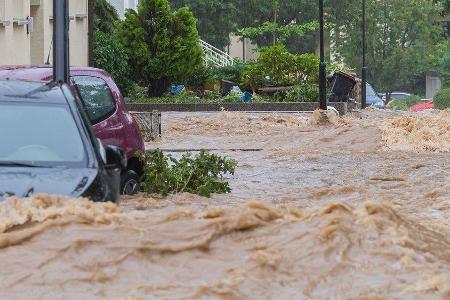 Im Westen Deutschlands verschlang das Hochwasser alles was sich entgegenstellte.