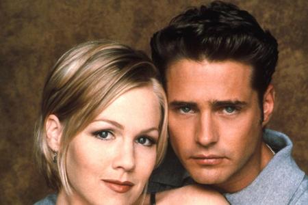 Nach ihrer Beziehung zu Dylan kam Kelly mit Brendas Zwillingsbruder Brandon (Jason Priestley) zusammen. Das Paar durchlebte ...