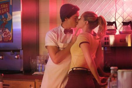 Für viele Teenies auf der ganzen Welt sind sie das Serien-Traumpaar schlechthin: Betty Cooper (Lili Reinhart) und Jughead Jo...
