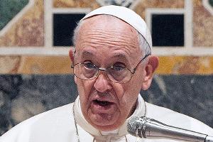 Papst Franziskus wegen Darm-OP im Krankenhaus