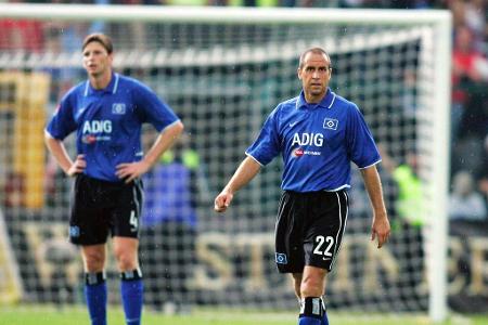 Eine der bittersten Erstrundenpleiten muss der HSV 2004/05 hinnehmen. Der Bundesligist verliert nach 2:0-Führung gegen den R...