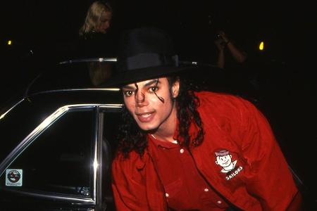 Michael Jackson (1958-2009) stellte schon mit fünf Jahren seine Brüder bei den Jackson 5 in den Schatten, erlebte aber auch ...