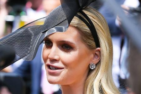 Lady Kitty Spencer, die Nichte der verstorbenen Prinzessin Diana, hat geheiratet.