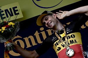 Anders als van der Poel: Belgier Van Aert will bis Paris fahren